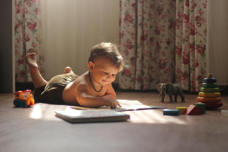 Kitől tanulnak meg a babák beszélni