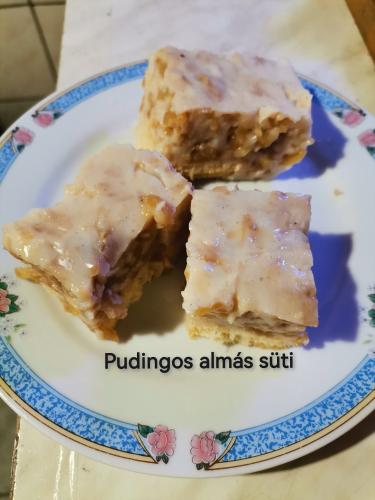 Pudingos almás süti